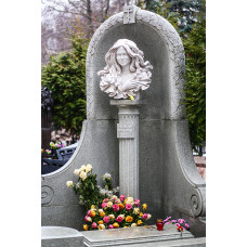Памятник бюст женщины на могилу